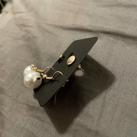 2-pair big pearl earrings set - Picture 3 of 3